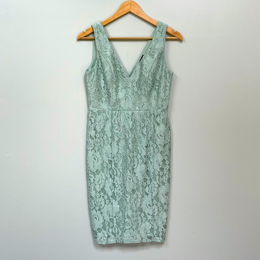 Lulu’s Lace Dress - Picture 3 of 10